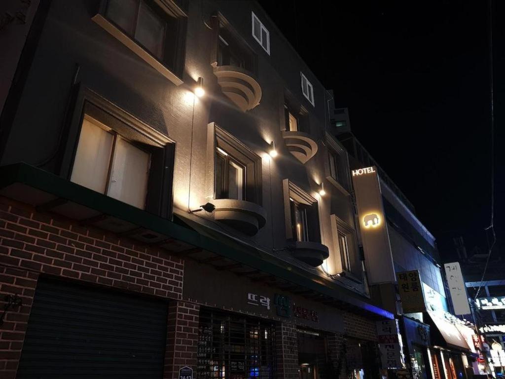 Hotel Elephant Busan Exterior photo