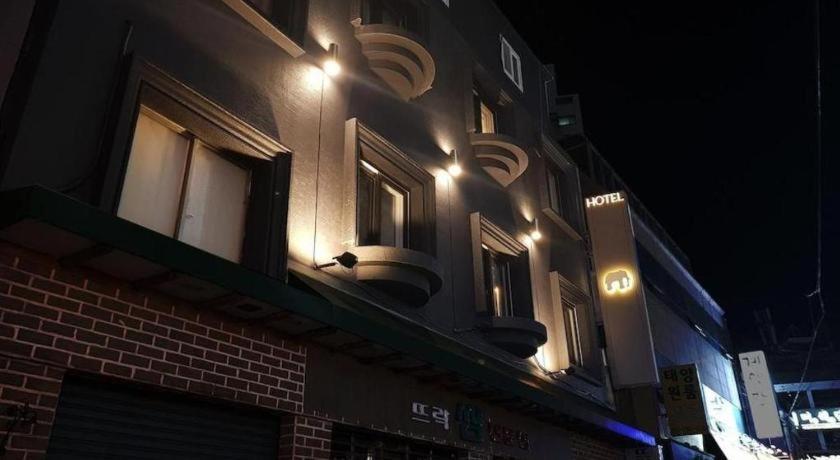 Hotel Elephant Busan Exterior photo